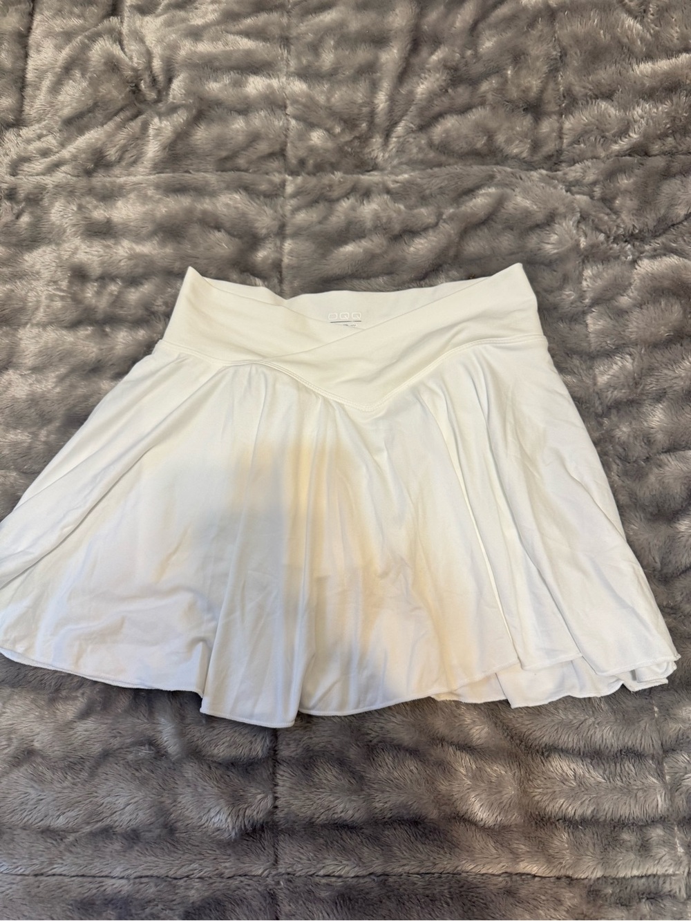 OQQ White Flowy Tennis Skort with V-Waistband